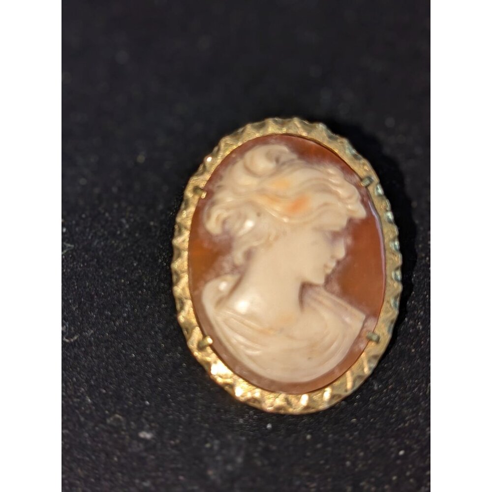 Antique Composite Cameo American made gold tone pin or pendant - Picture 2 of 7